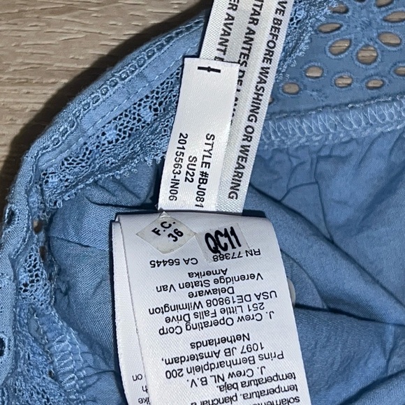 NEW J.Crew Cropped Button-Up Shirt Light Blue Eyelet Womens Medium M Casual Chic - Picture 9 of 11